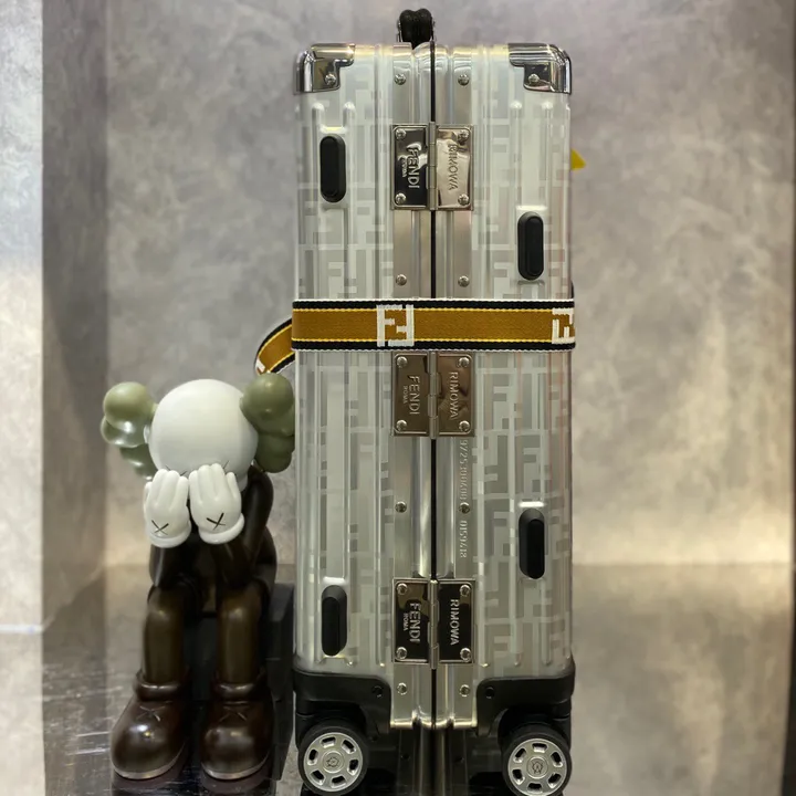 スーパーコピー フェンディ スーツケース