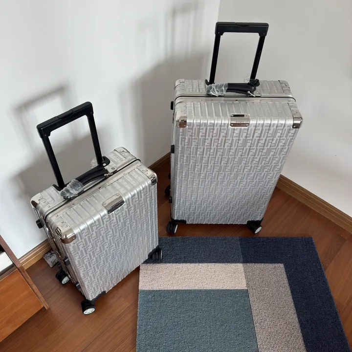 スーパーコピー フェンディ スーツケース