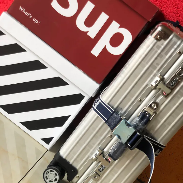 スーパーコピー フェンディ スーツケース