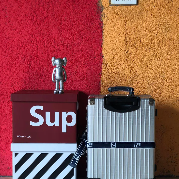 スーパーコピー フェンディ スーツケース