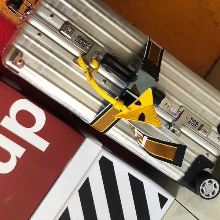 スーパーコピー フェンディ スーツケース