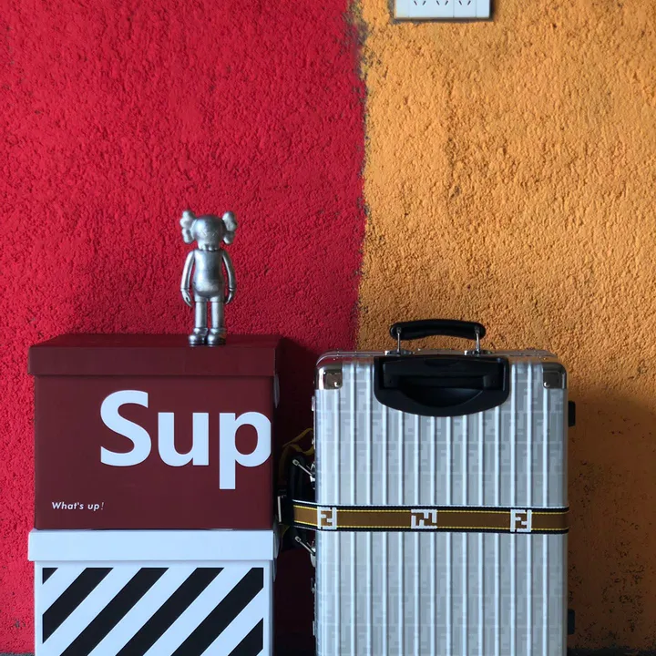 スーパーコピー フェンディ スーツケース