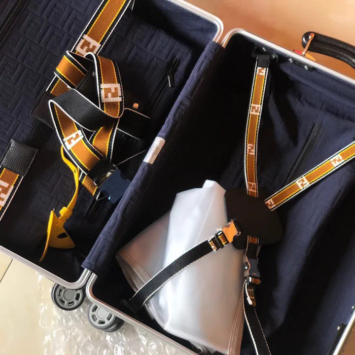 スーパーコピー フェンディ スーツケース