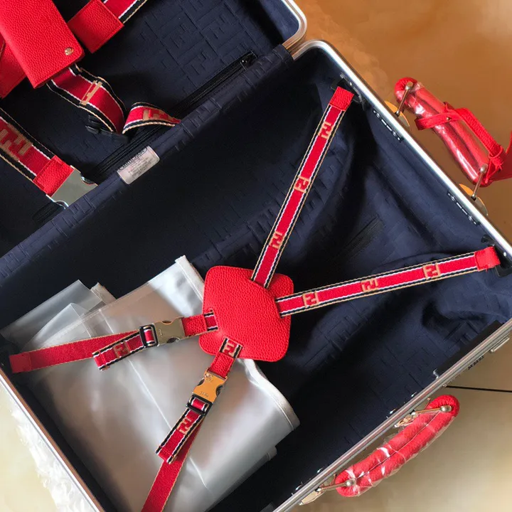 スーパーコピー フェンディ スーツケース