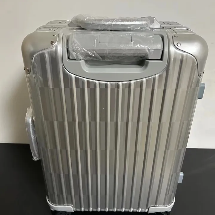 スーパーコピー リモワ スーツケース