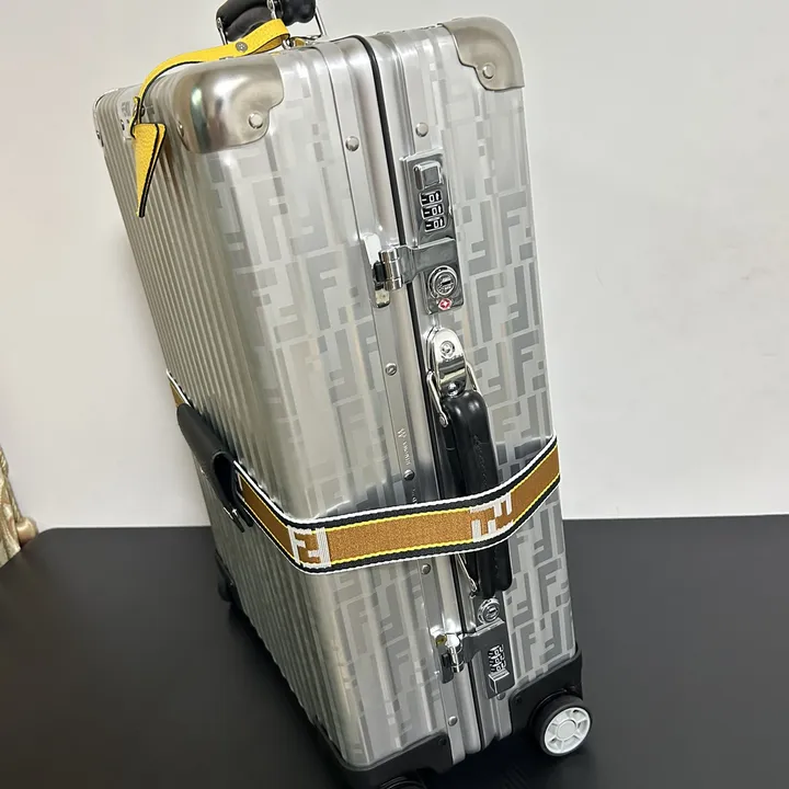 スーパーコピー フェンディ スーツケース