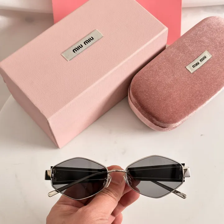 スーパーコピー ミュウミュウ サングラス