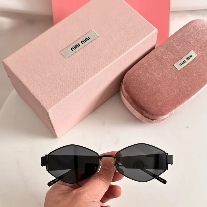 スーパーコピー ミュウミュウ サングラス