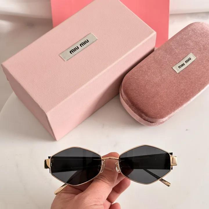 スーパーコピー ミュウミュウ サングラス
