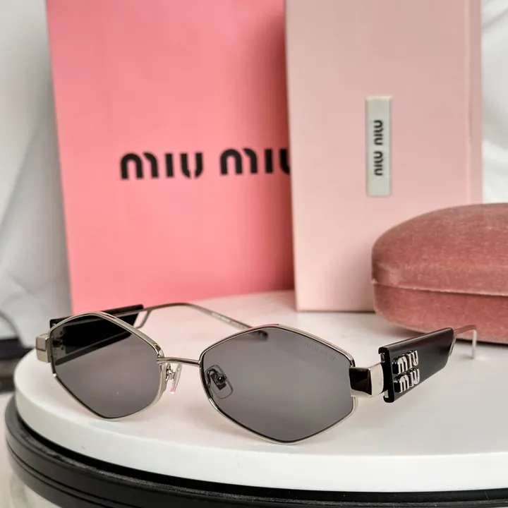 スーパーコピー ミュウミュウ サングラス