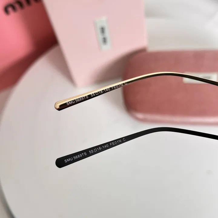 スーパーコピー ミュウミュウ サングラス