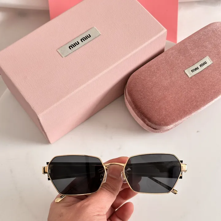 スーパーコピー ミュウミュウ サングラス
