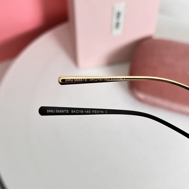 スーパーコピー ミュウミュウ サングラス