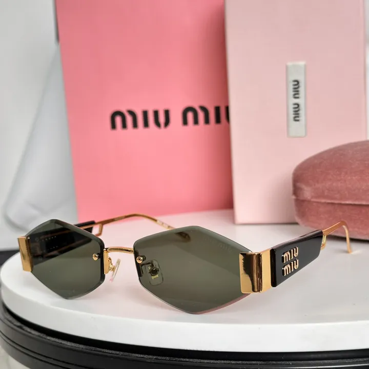 スーパーコピー ミュウミュウ サングラス
