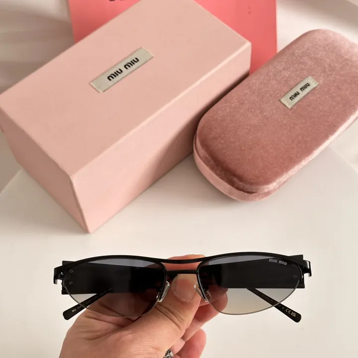 スーパーコピー ミュウミュウ サングラス