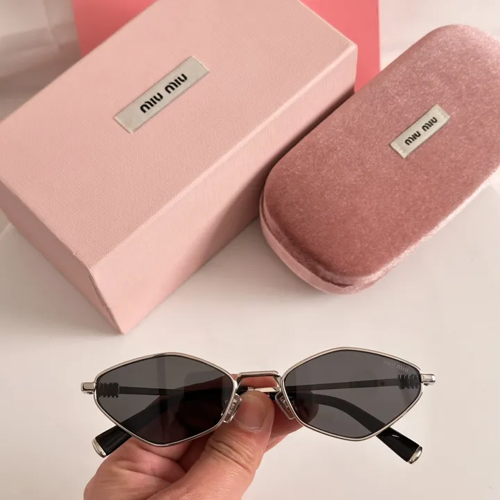 スーパーコピー ミュウミュウ サングラス