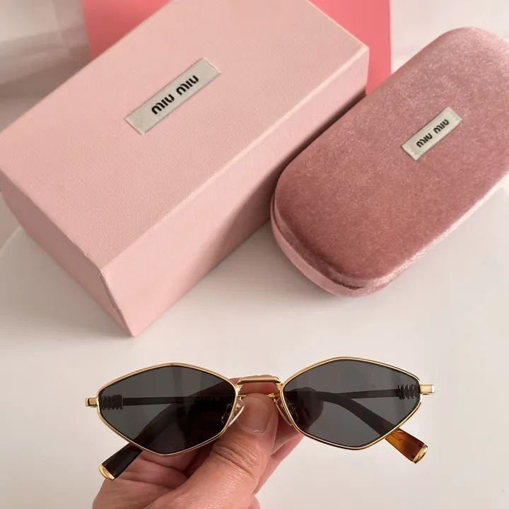 スーパーコピー ミュウミュウ サングラス