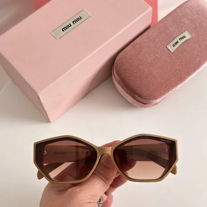 スーパーコピー ミュウミュウ サングラス