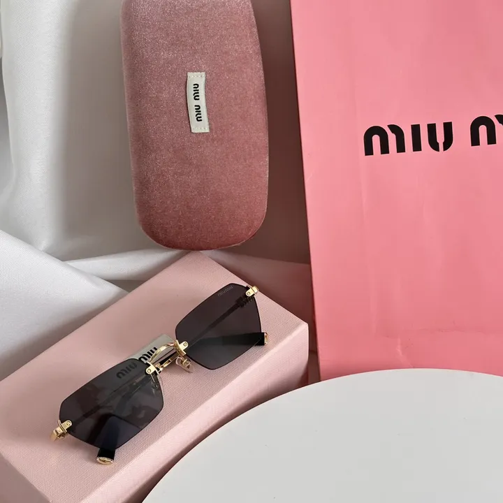 スーパーコピー ミュウミュウ サングラス