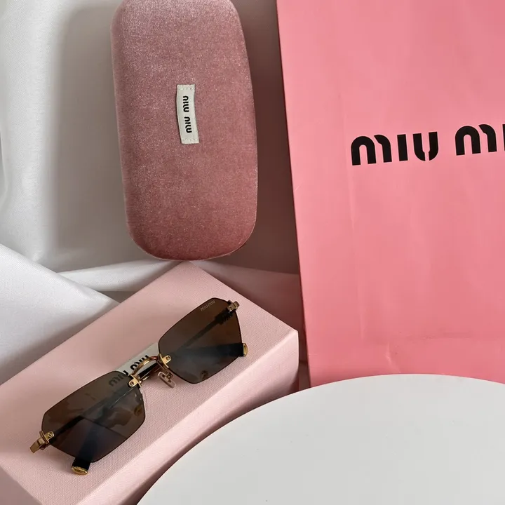 スーパーコピー ミュウミュウ サングラス