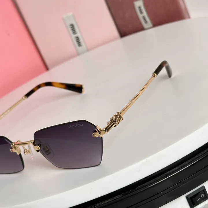 スーパーコピー ミュウミュウ サングラス