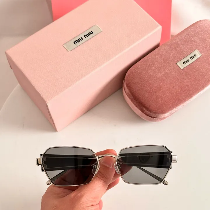 スーパーコピー ミュウミュウ サングラス