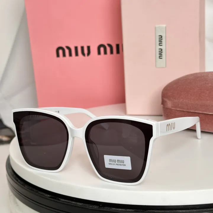 スーパーコピー ミュウミュウ サングラス