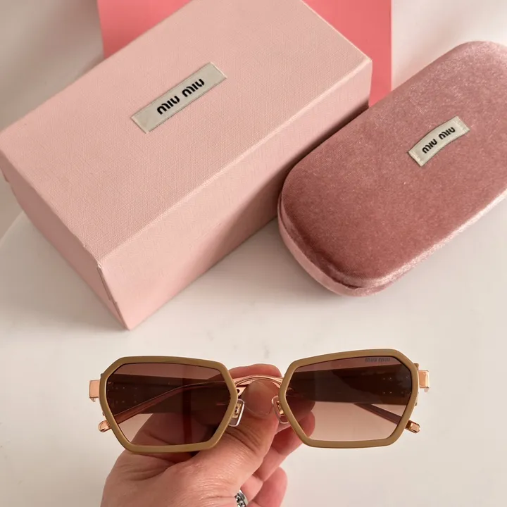 スーパーコピー ミュウミュウ サングラス