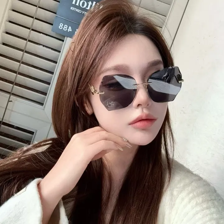 スーパーコピー スワロフスキー サングラス