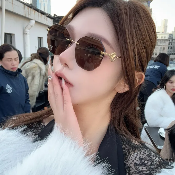 スーパーコピー スワロフスキー サングラス