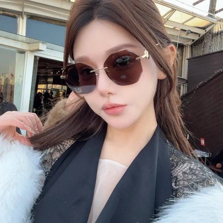 スーパーコピー スワロフスキー サングラス