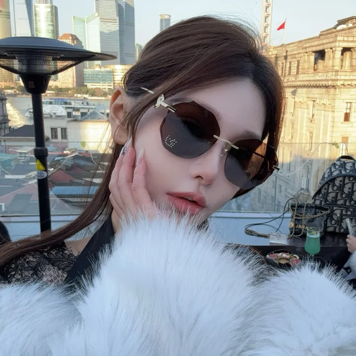 スーパーコピー スワロフスキー サングラス