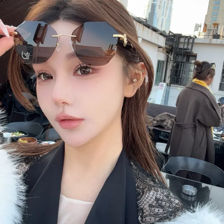 スーパーコピー スワロフスキー サングラス