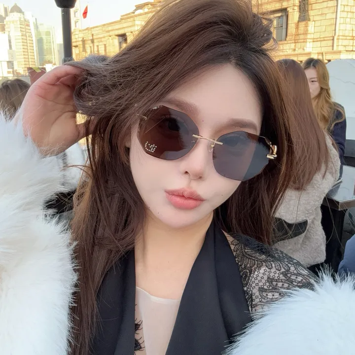 スーパーコピー スワロフスキー サングラス