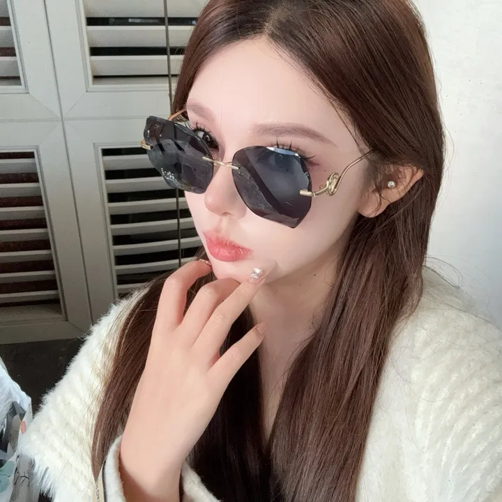 スーパーコピー スワロフスキー サングラス