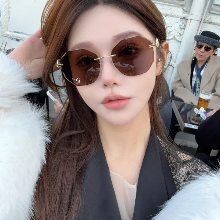 スーパーコピー スワロフスキー サングラス