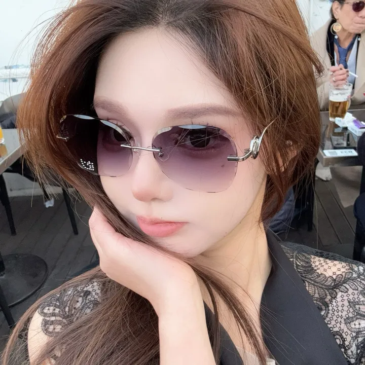 スーパーコピー スワロフスキー サングラス