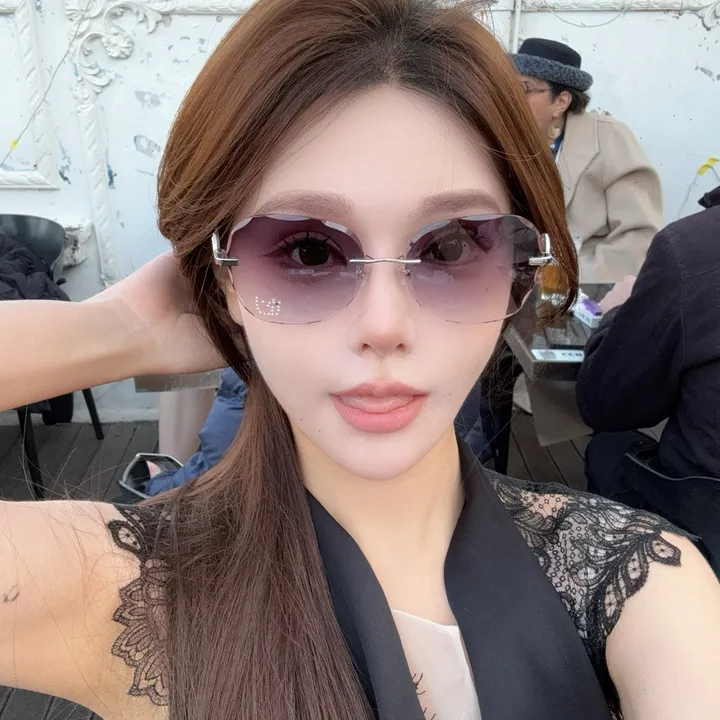 スーパーコピー スワロフスキー サングラス