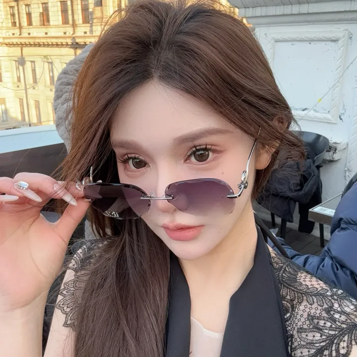 スーパーコピー スワロフスキー サングラス