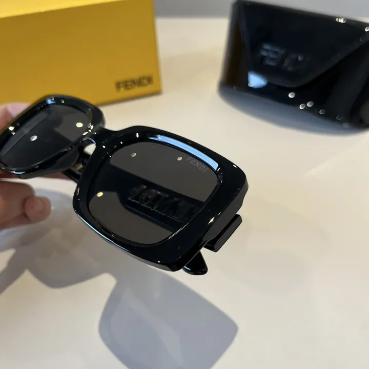 スーパーコピー フェンディ サングラス