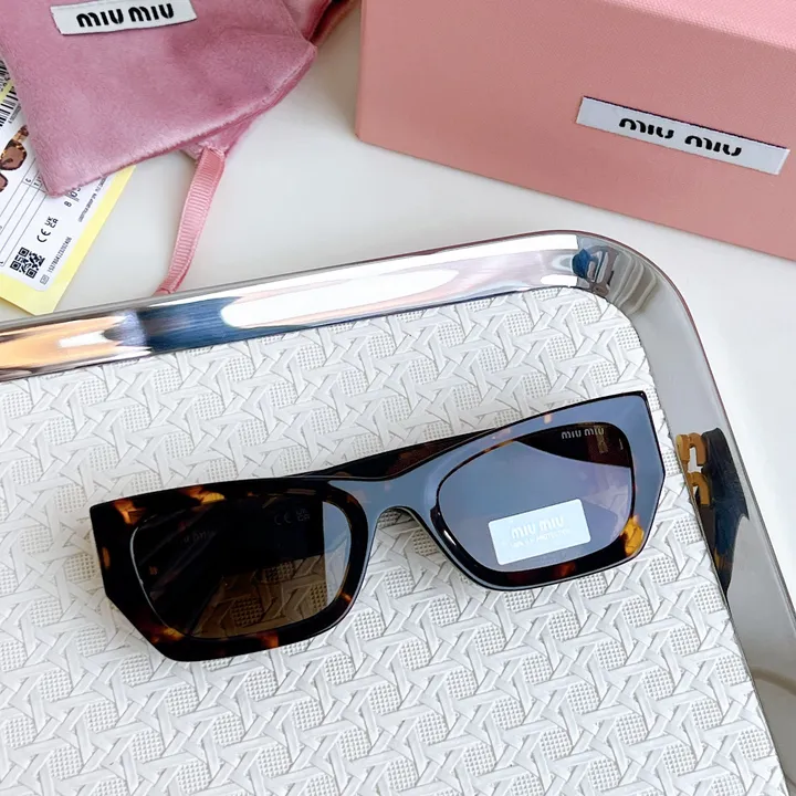 スーパーコピー ミュウミュウ サングラス