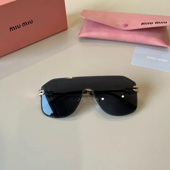 スーパーコピー ミュウミュウ サングラス