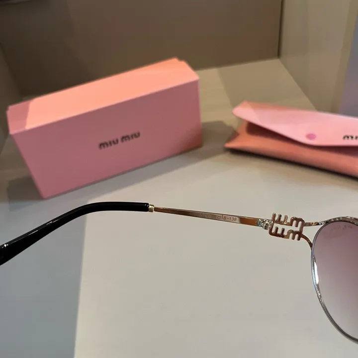 スーパーコピー ミュウミュウ サングラス
