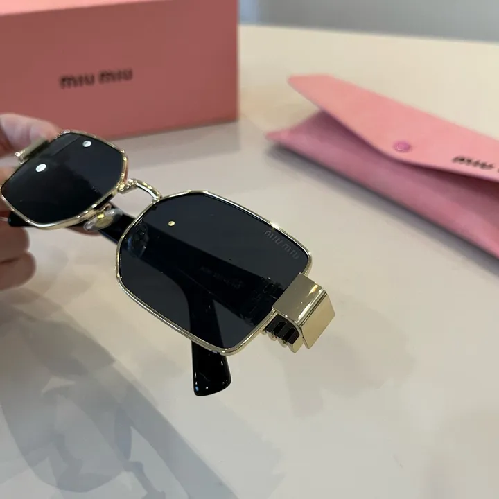 スーパーコピー ミュウミュウ サングラス
