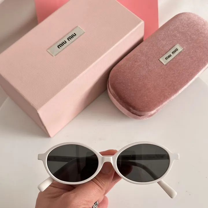 スーパーコピー ミュウミュウ サングラス