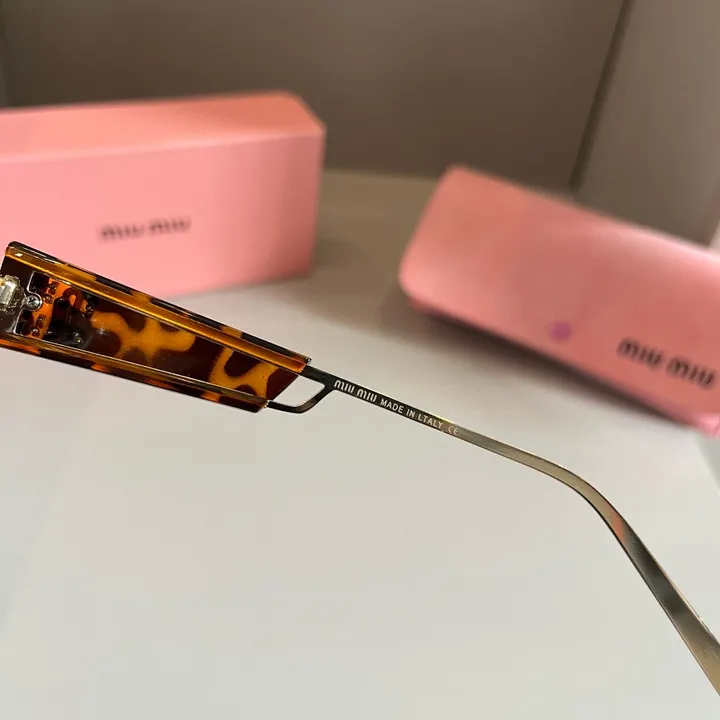 スーパーコピー ミュウミュウ サングラス