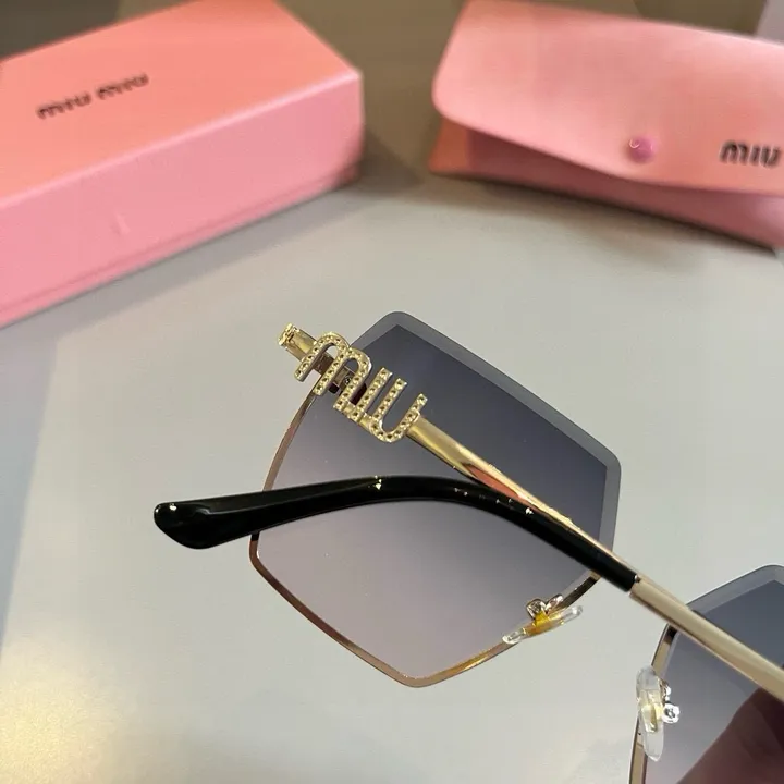 スーパーコピー ミュウミュウ サングラス