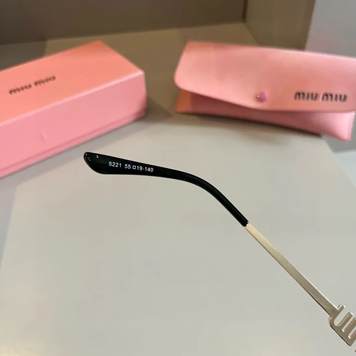 スーパーコピー ミュウミュウ サングラス