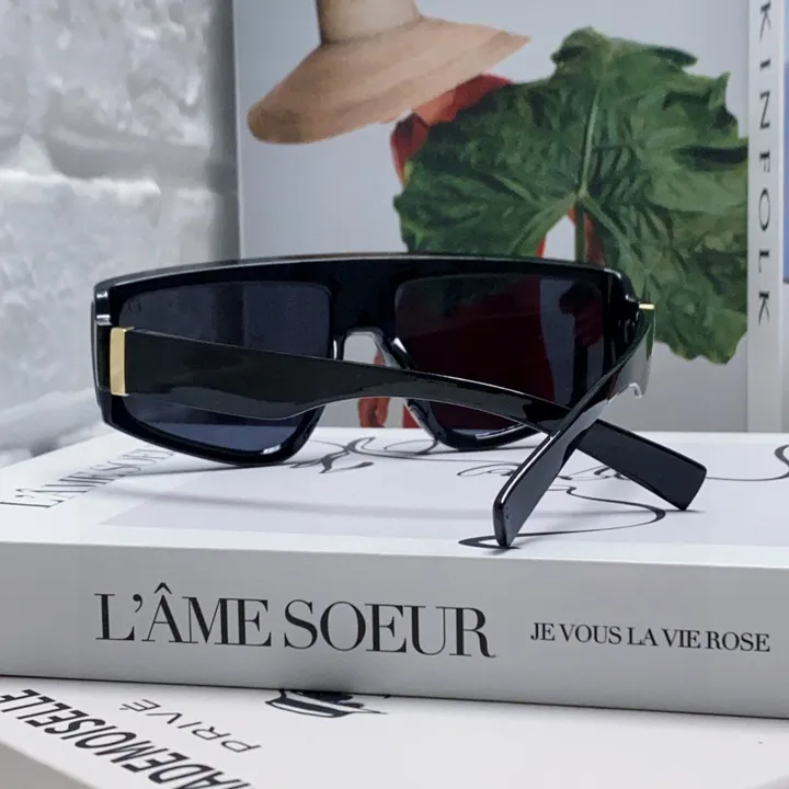 スーパーコピー ミュウミュウ サングラス