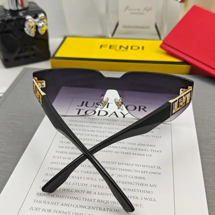 スーパーコピー フェンディ サングラス